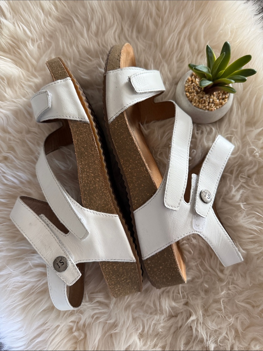 JosephSeibel TONGA 25 SANDALS White LEATHER AdjustStraps ConcaveHeelbed 1.5”Heel - Picture 3 of 6